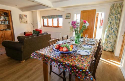 Holworth Haus | The Old School Cottage