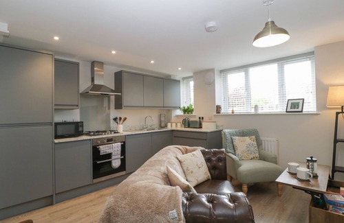 Cinderford Haus | THE OLD SCHOOL, pet friendly, character holiday cottage in Ruspidge