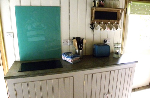 Aberedw Hütte | 'The Old Stable' ist ein charmantes Ferienhaus für Selbstversorger mit einem Schlafzimmer.