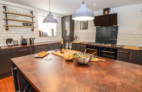 Lydney Hütte | THE OLD SUNDAY SCHOOL, family friendly, with a garden in Bream