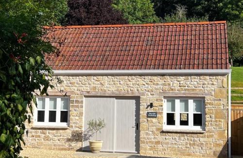 Monkton Combe Haus | The Old Workshop, Monkton Combe - Elegant Cotswolds Retreat near Bath
