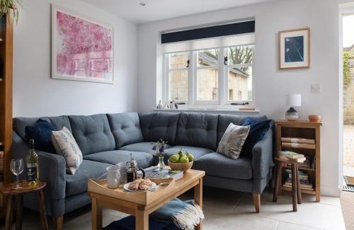 Monkton Combe Haus | The Old Workshop, Monkton Combe - Elegant Cotswolds Retreat near Bath