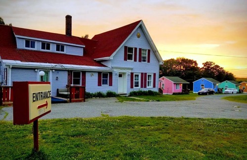 Ellsworth Hütte | The Orange Cottage @Twin Hills Cottages