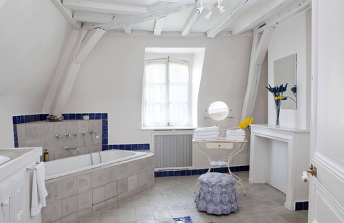 Montfort-l'Amaury Hotel | The Originals Relais, Hôtel St Laurent