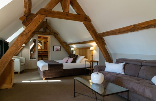 Montfort-l'Amaury Hotel | The Originals Relais, Hôtel St Laurent
