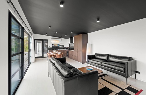 Blackmans Bay Haus | The Outlook on Mount Louis - 1 Bedroom