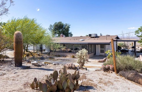 Panorama Heights Haus | The Outpost Joshua Tree: Hot Tub, GameRoom, JTNP