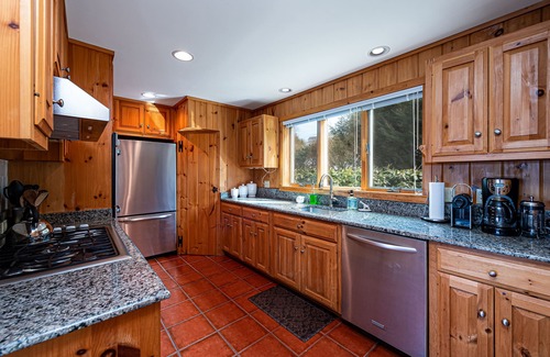 Mid-Coast and Islands Haus | The Overlook- Enjoy stunning sunsets from this well-appointed Bailey Isl home