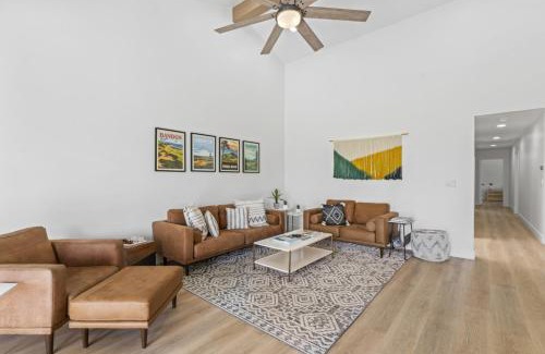 Palm Desert Haus | The Palmer Monterey Country Club Hole 6 Resort Amenities