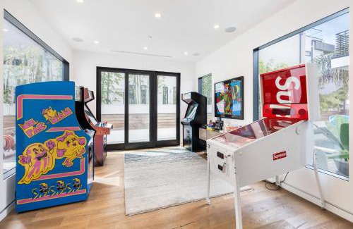 Venice Haus | The Palms Pad - 5 Min from Beach - Golf,Arcade,Sauna