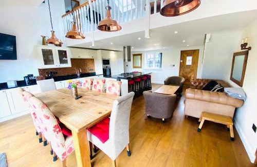 Hapsford Haus | The Parlour