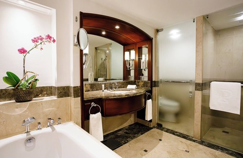 Urdaneta Hotel | The Peninsula Manila