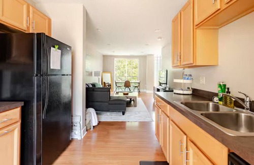 Downtown Akron Wohnung | The Penny Lane Suite