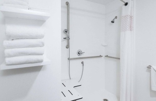 Meridian Haus | The Perfect Spot to Rest near Bonita Lakes Mall!-S