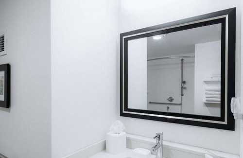 Meridian Haus | The Perfect Spot to Rest near Bonita Lakes Mall!-S