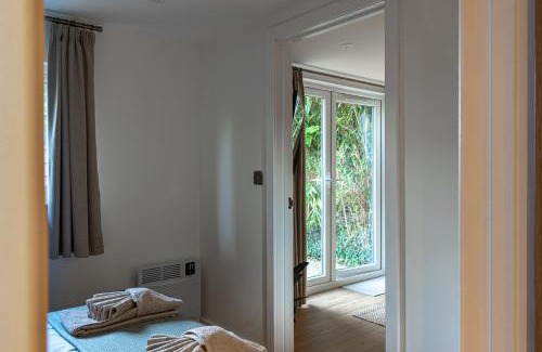 Broadstone Haus | The Perk Inn Garden Lodge