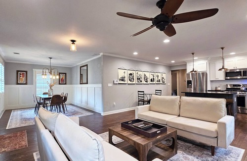 East Side Haus | The Piña Colada; Cozy & Spacious, 3BR/3Full Bath Home in Grant Park/Atlanta!