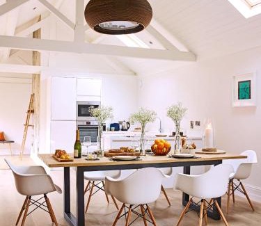 Moreton Haus | The Piggery