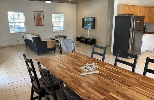 Great Exuma Haus | The Pink @ Hoopers Bay Beach