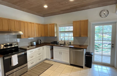 Great Exuma Haus | The Pink @ Hoopers Bay Beach