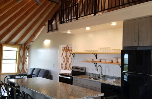 Garden City Haus | Brandneues Oso Blu Resort - Luxuriöse Jurten auf 10 Morgen