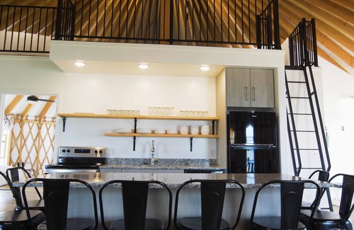 Garden City Haus | Brandneues Oso Blu Resort - Luxuriöse Jurten auf 10 Morgen