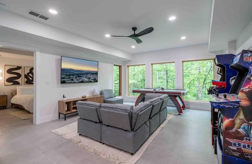 Ellijay Haus | The Playground- NEW modern luxury home on creek!