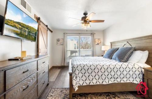 Northeast Heights Haus | The Plaza - An Irvie Home w Summer Pool