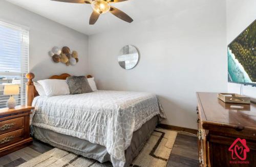 Northeast Heights Haus | The Plaza - An Irvie Home w Summer Pool