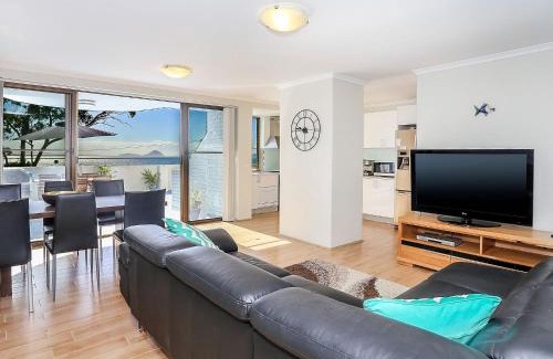 Soldiers Point Wohnung | The Point 10, 5-7 Mitchell St - stunning water views