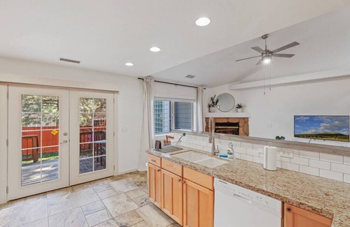 Ponderosa Trails Haus | The Ponderosa House | Garage | Quiet neighborhood