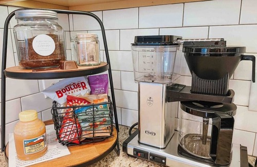 Ponderosa Trails Haus | The Ponderosa House | Garage | Quiet neighborhood