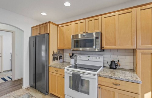 Ponderosa Trails Haus | The Ponderosa House | Garage | Quiet neighborhood