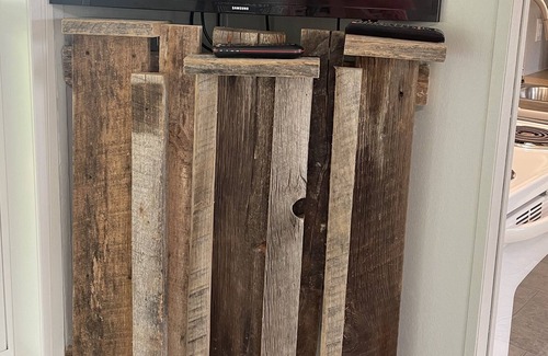 Dandridge Hütte | The Pontoon! Family-friendly tiny Cottage overlooking lake cove!