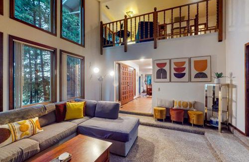 North Bend Haus | The Pony Creek Forest Retreat