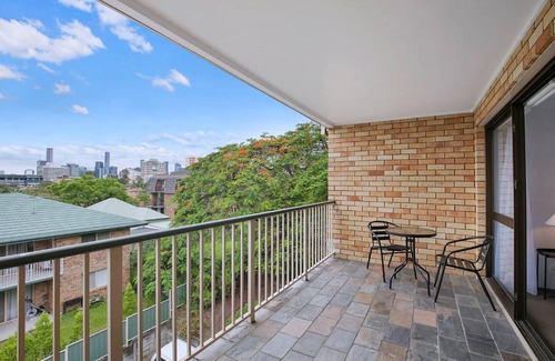 Auchenflower Wohnung | The Poolside Perch - A Breezy Balcony Gem
