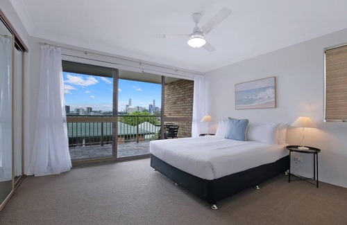 Auchenflower Wohnung | The Poolside Perch - A Breezy Balcony Gem