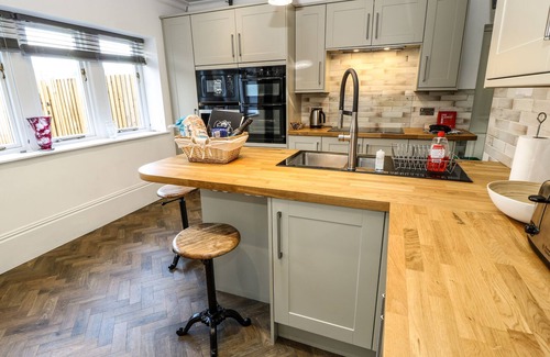 Hepworth Hütte | The Porthole