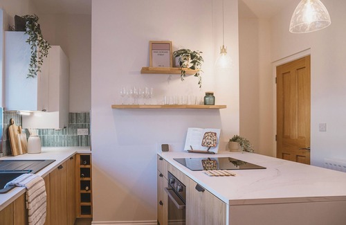 Amble Haus | The Postman’s Hut — a stunning, newly refurbished retreat in the heart of Amble.