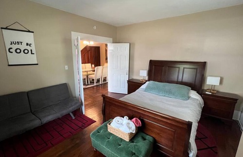Radford Wohnung | The Purple Door apt in the heart of Radford city