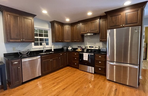 Dalton Haus | The Quintana Home - EV Charger, Pets, Long-Term