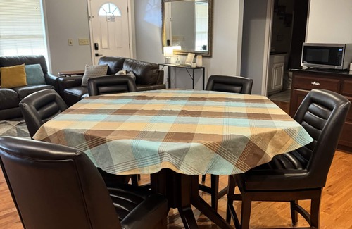 Dalton Haus | The Quintana Home - EV Charger, Pets, Long-Term