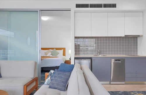 Cairns Central Business District Eigentumswohnung | The Reef Pad, Ideally Located With a Steller View! 1BR 1BA + Balcony