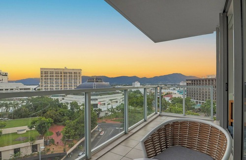 Cairns Central Business District Eigentumswohnung | The Reef Pad, Ideally Located With a Steller View! 1BR 1BA + Balcony