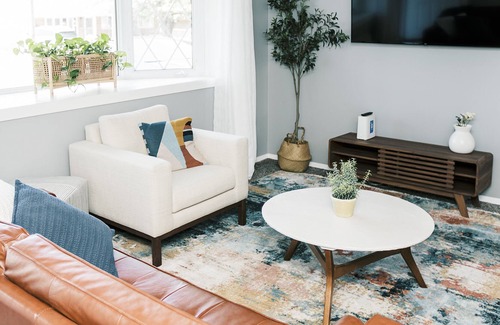 Kettering Haus | The Renshaw Ranch - Simply Elegant King Bed Suite