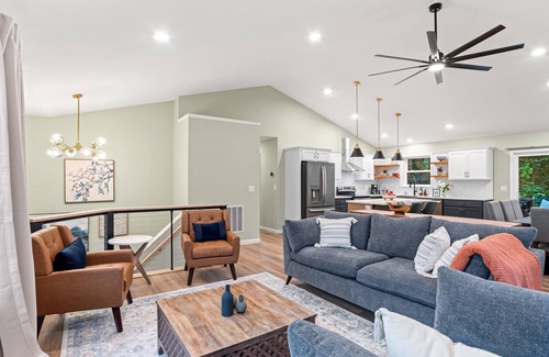 Harrisburg Haus | The Respite: Spacious beautiful new build, sleeps 8-10. 7 minutes from Hershey.