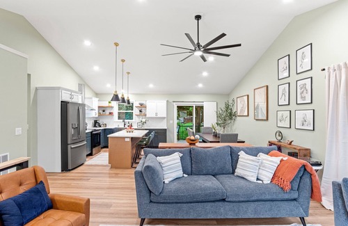 Harrisburg Haus | The Respite: Spacious beautiful new build, sleeps 8-10. 7 minutes from Hershey.