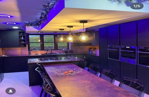 Blaenavon Bed & Breakfast | The Retreat at Little Oaks | Wellness Escape, UNESCO Blaenavon with Pool & Sauna