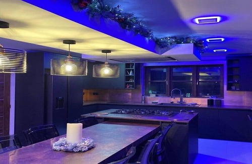 Blaenavon Bed & Breakfast | The Retreat at Little Oaks | Wellness Escape, UNESCO Blaenavon with Pool & Sauna