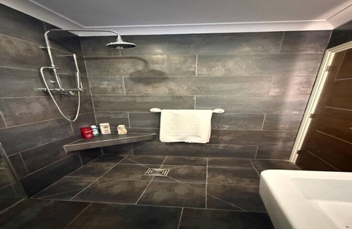 Blaenavon Bed & Breakfast | The Retreat at Little Oaks | Wellness Escape, UNESCO Blaenavon with Pool & Sauna